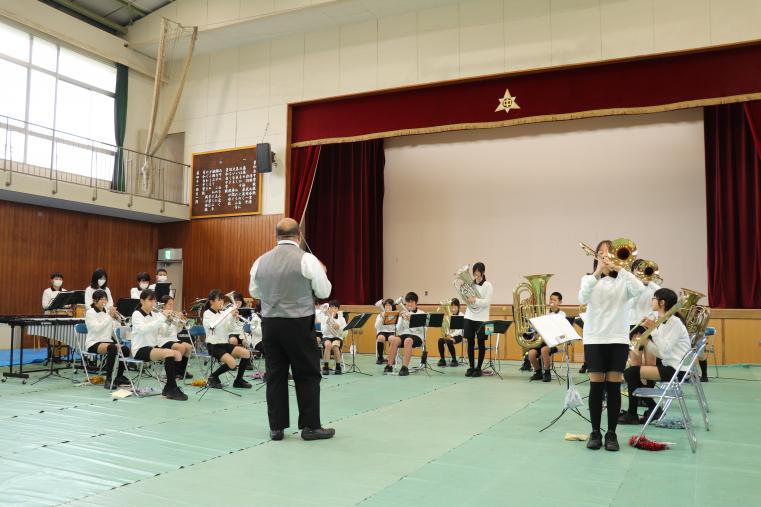 ありの台小学校金管バンドの演奏画像